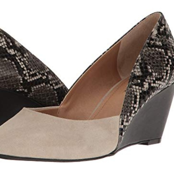 tahari palace wedge